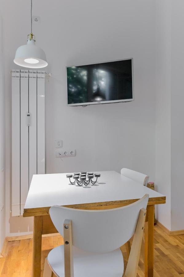 Bright Apartment In The Heart Of The City By Flat Mаnager 소피아 외부 사진