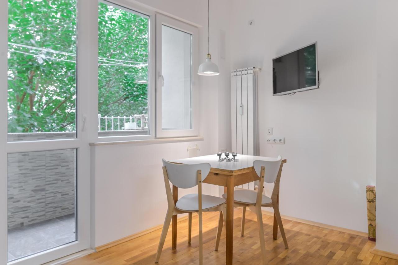 Bright Apartment In The Heart Of The City By Flat Mаnager 소피아 외부 사진