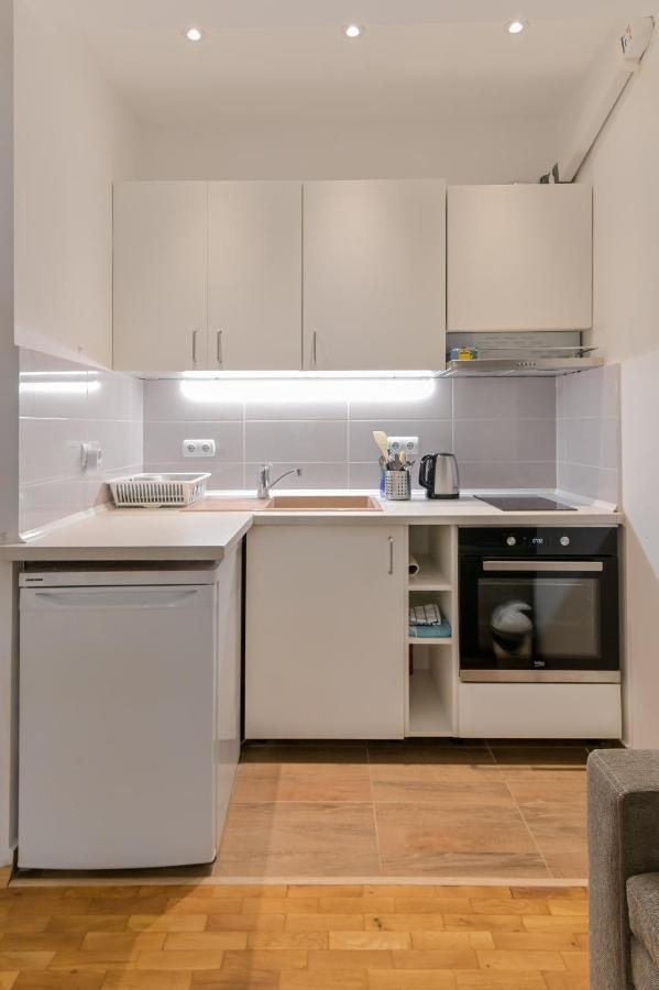Bright Apartment In The Heart Of The City By Flat Mаnager 소피아 외부 사진
