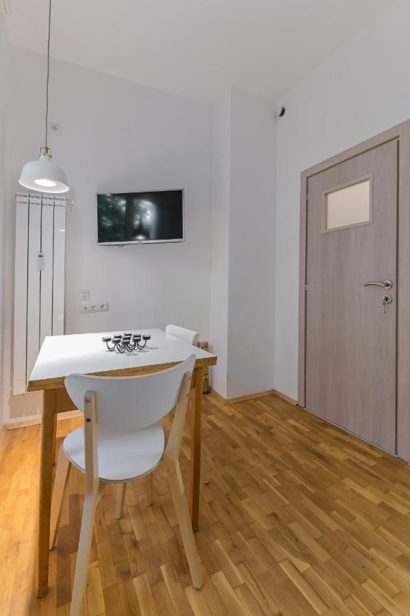 Bright Apartment In The Heart Of The City By Flat Mаnager 소피아 외부 사진